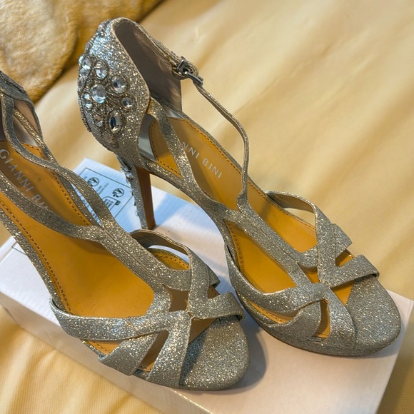 Silver high heels with sequins - Picture 5 of 5